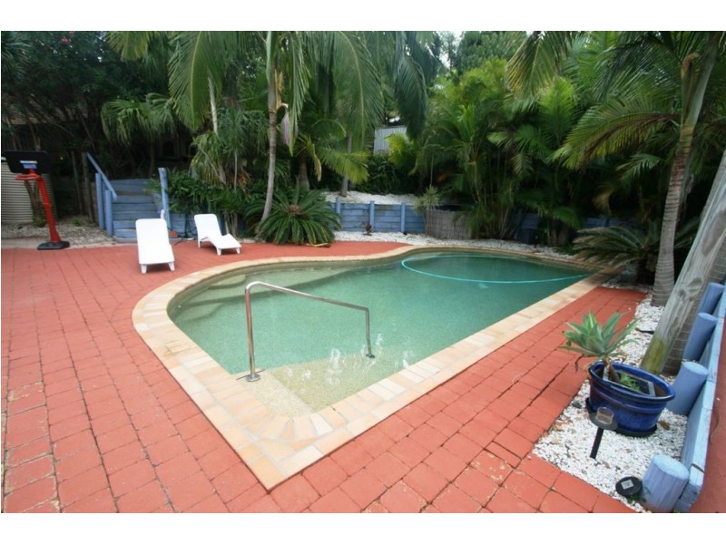 5 Pinehurst Place, Robina QLD 4226