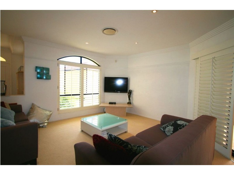 21 Cedarwood Crescent, Robina QLD 4226