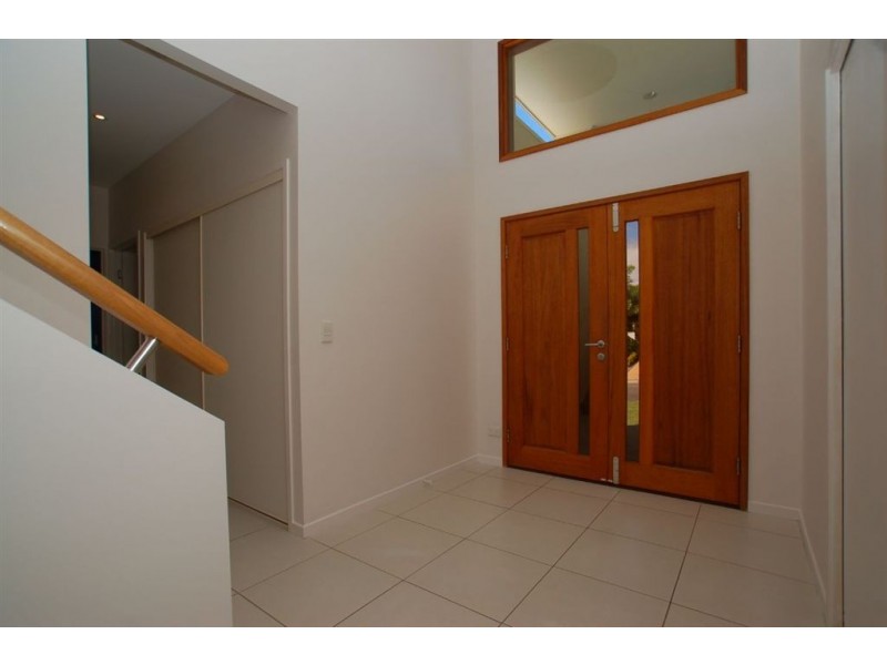 25 Gerona Circuit, Varsity Lakes QLD 4227