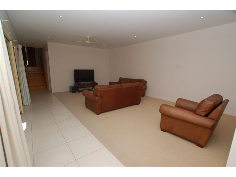 25 Gerona Circuit, Varsity Lakes QLD 4227