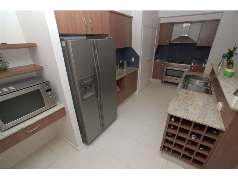 25 Gerona Circuit, Varsity Lakes QLD 4227