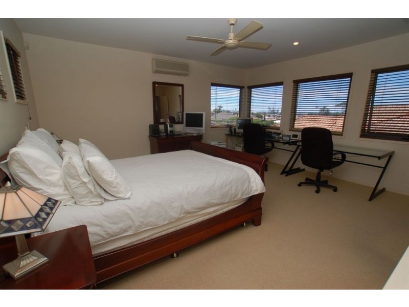 25 Gerona Circuit, Varsity Lakes QLD 4227