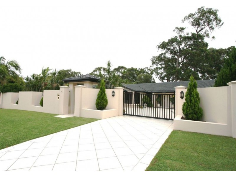 4 Chantilly Place, Robina QLD 4226