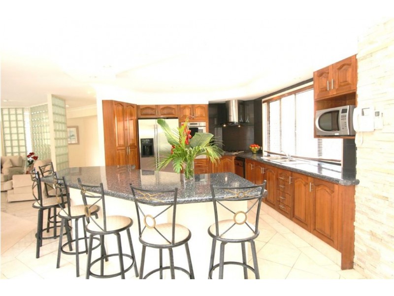 4 Chantilly Place, Robina QLD 4226