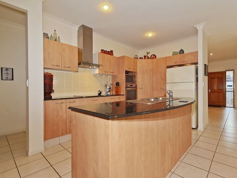 5 Gerona Circuit, Varsity Lakes QLD 4227