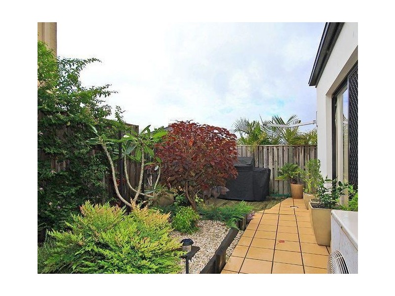 5 Gerona Circuit, Varsity Lakes QLD 4227