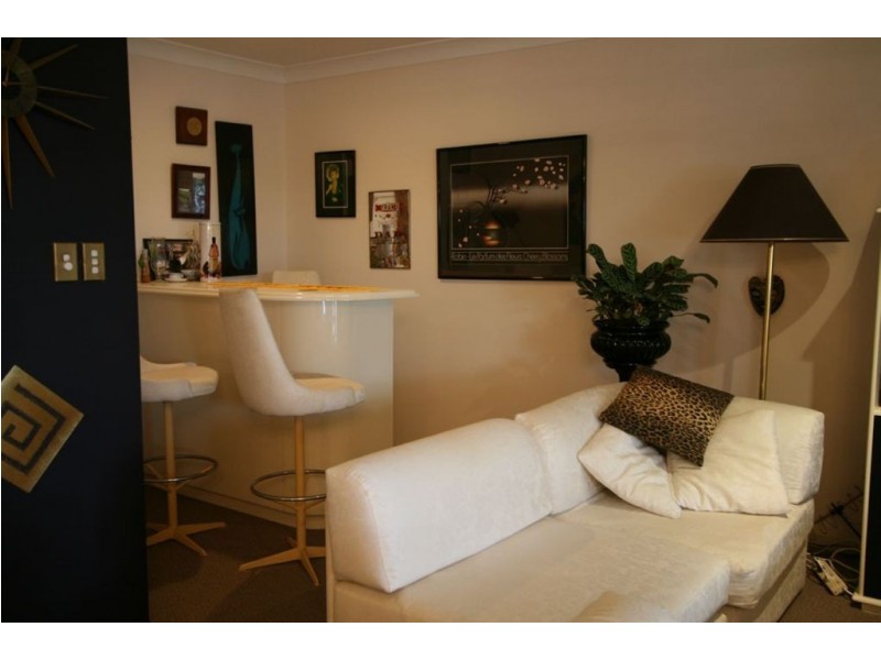 9 Santa Cruz Bvd, Clear Island Waters QLD 4226