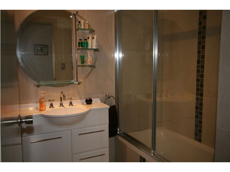 9 Santa Cruz Bvd, Clear Island Waters QLD 4226