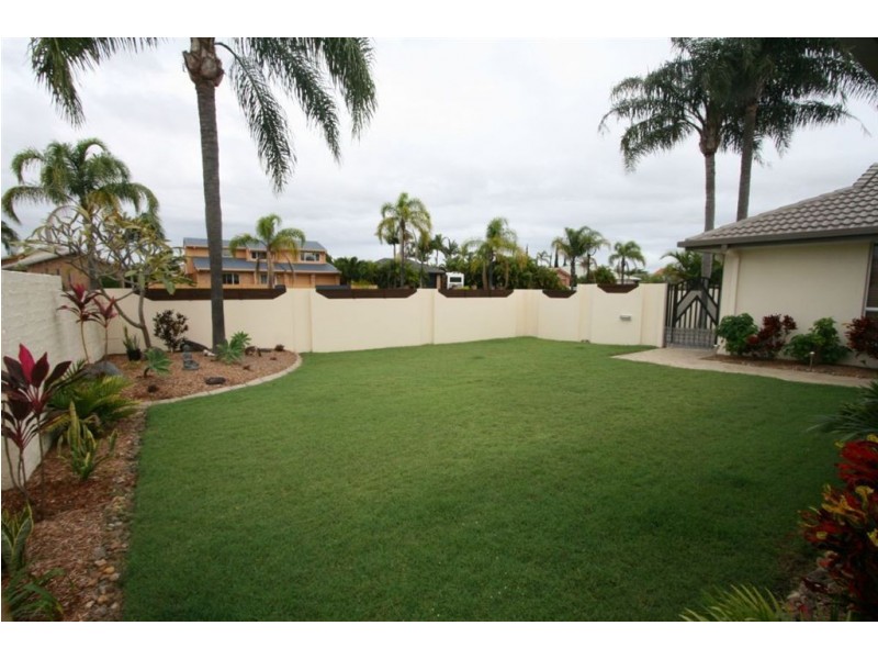 35 Santa Cruz Blvd, Clear Island Waters QLD 4226