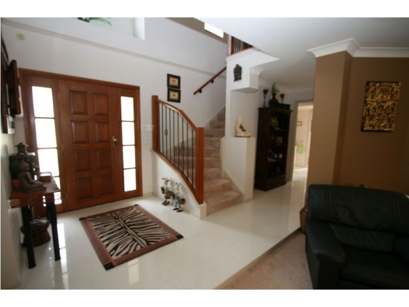 35 Santa Cruz Blvd, Clear Island Waters QLD 4226