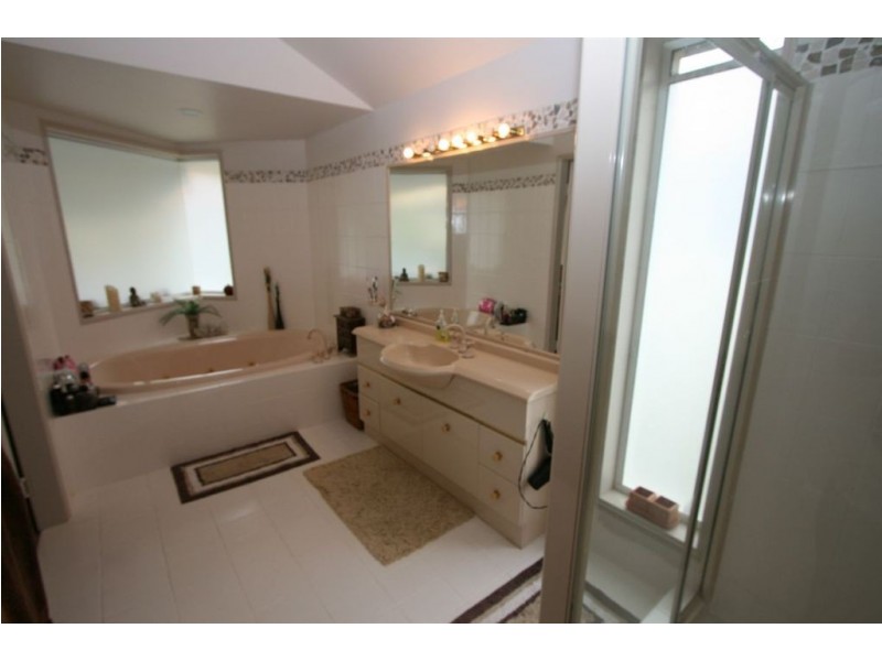 35 Santa Cruz Blvd, Clear Island Waters QLD 4226