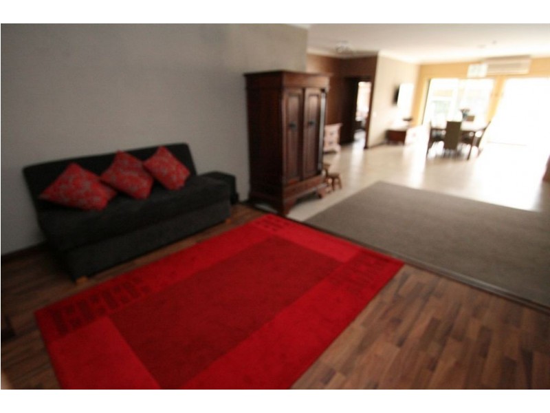 65 Crombie Ave, Bundall QLD 4217