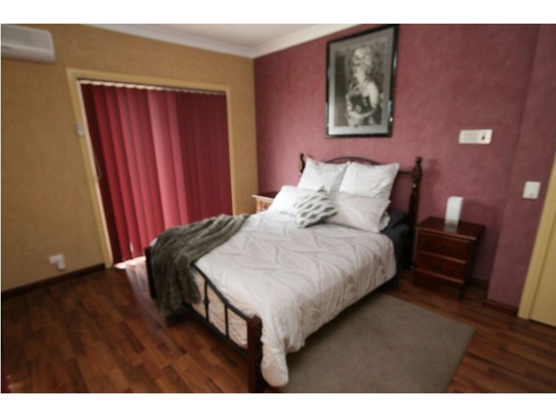 65 Crombie Ave, Bundall QLD 4217