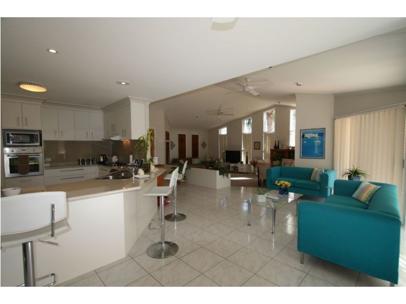 18 Nunawading Ct, Robina QLD 4226