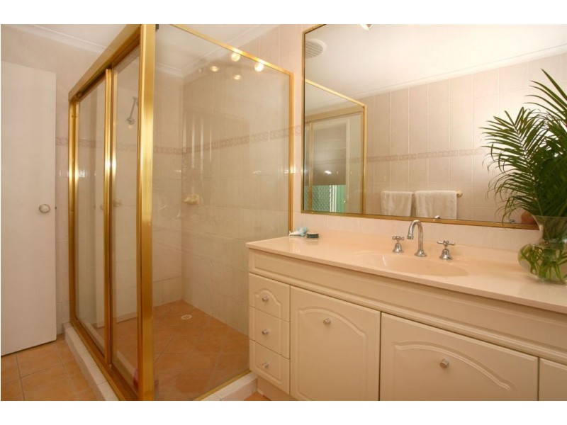 4 Carnoustie Ct, Robina QLD 4226