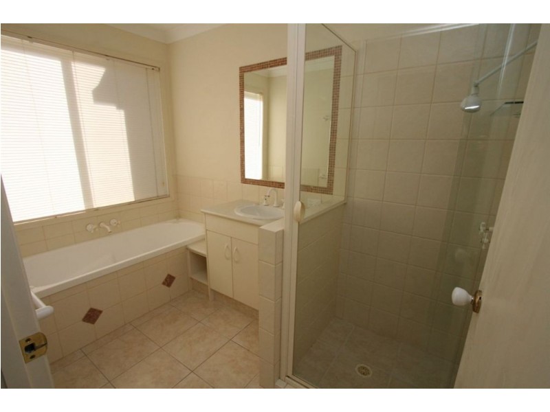 5 Kiawah Court, Varsity Lakes QLD 4227