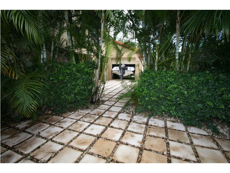 16 Homebush Drive, Robina QLD 4226