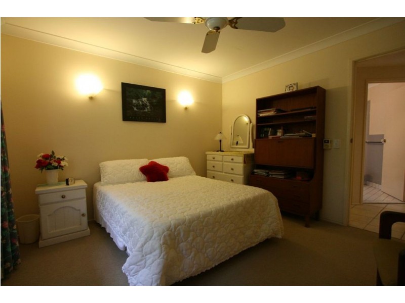 36 Evans Drive, Benowa QLD 4217