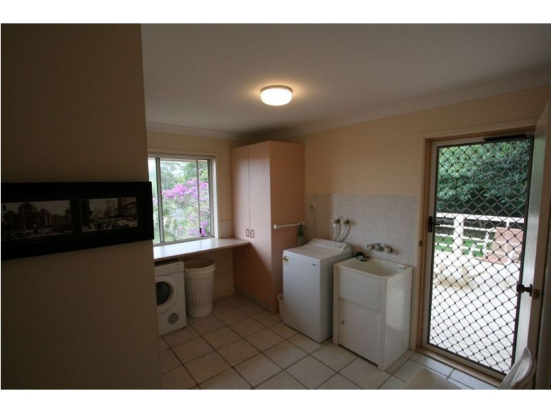 36 Evans Drive, Benowa QLD 4217