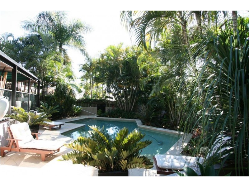 1 Camberwell Cct, Robina QLD 4226
