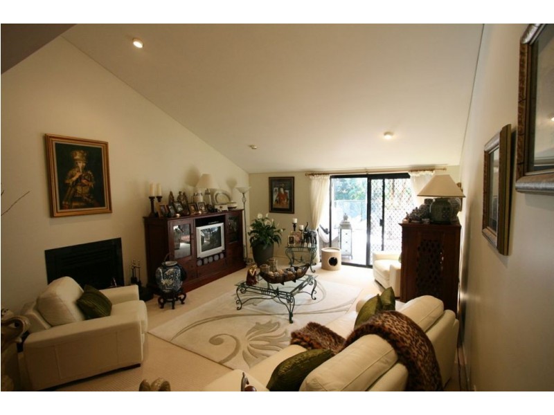 1 Camberwell Cct, Robina QLD 4226