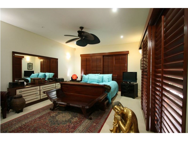 1 Camberwell Cct, Robina QLD 4226