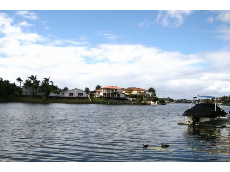 10 Martinique Way, Clear Island Waters QLD 4226