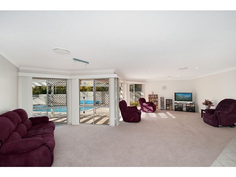 10 Martinique Way, Clear Island Waters QLD 4226