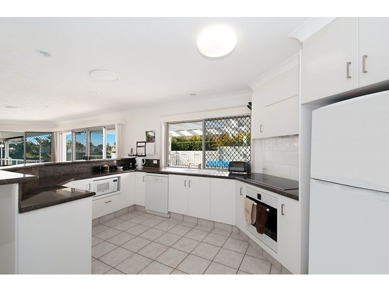 10 Martinique Way, Clear Island Waters QLD 4226