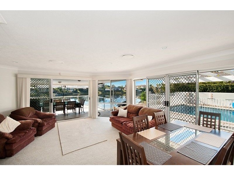 10 Martinique Way, Clear Island Waters QLD 4226