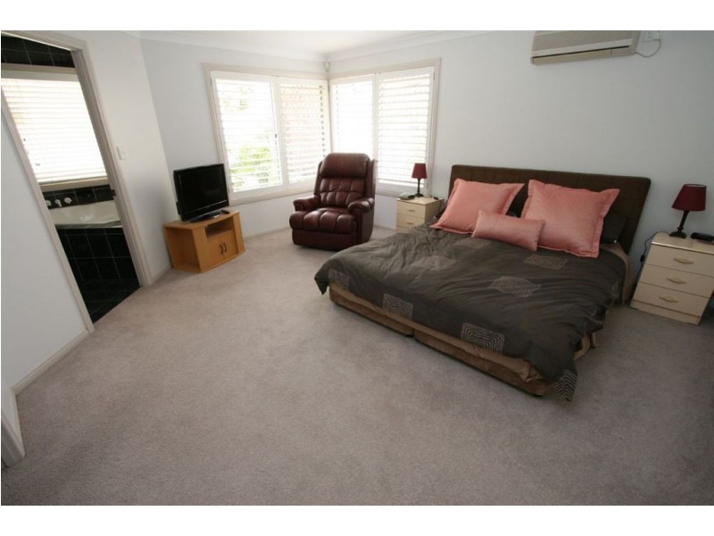 10 Martinique Way, Clear Island Waters QLD 4226