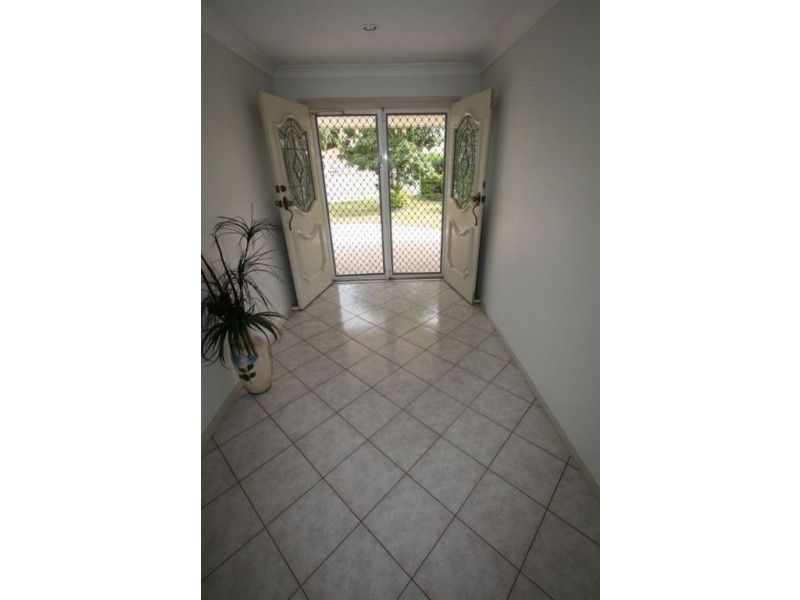 10 Martinique Way, Clear Island Waters QLD 4226