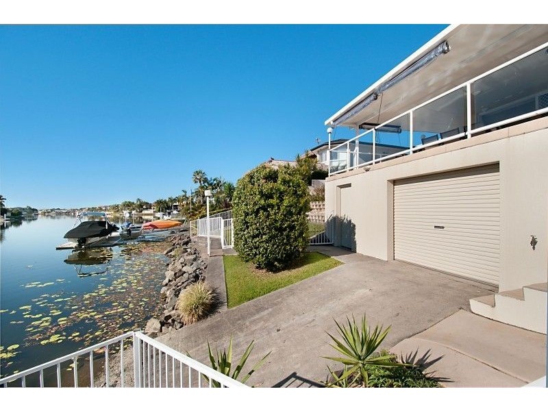 10 Martinique Way, Clear Island Waters QLD 4226