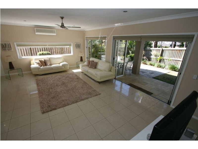 2/11 The Links, Varsity Lakes QLD 4227