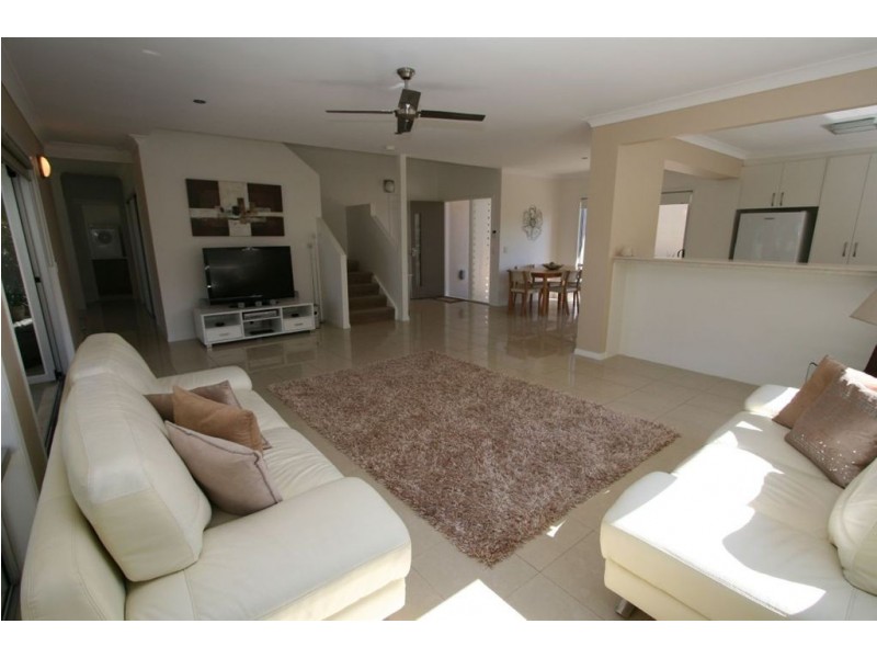 2/11 The Links, Varsity Lakes QLD 4227