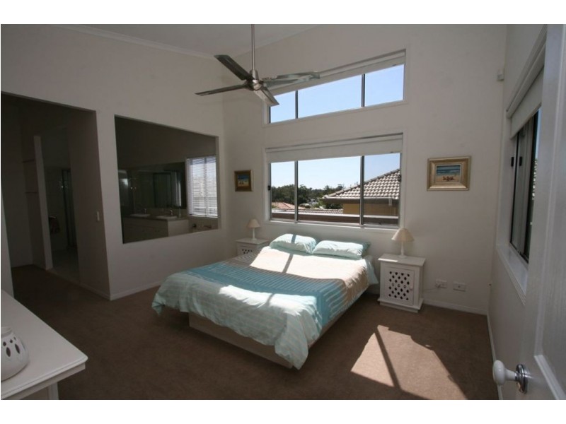 2/11 The Links, Varsity Lakes QLD 4227