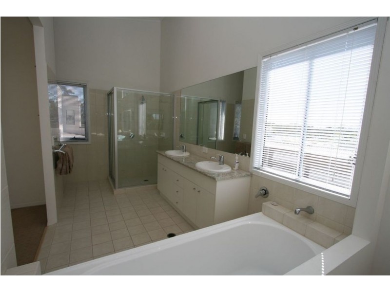 2/11 The Links, Varsity Lakes QLD 4227