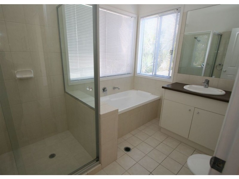 2/11 The Links, Varsity Lakes QLD 4227