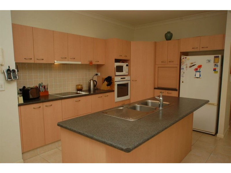 33 Majorca Cr, Varsity Lakes QLD 4227