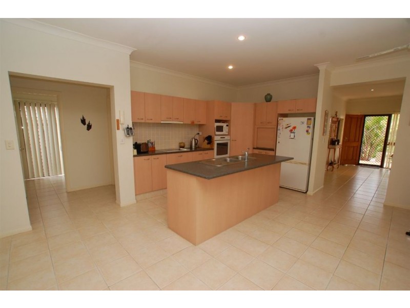 33 Majorca Cr, Varsity Lakes QLD 4227