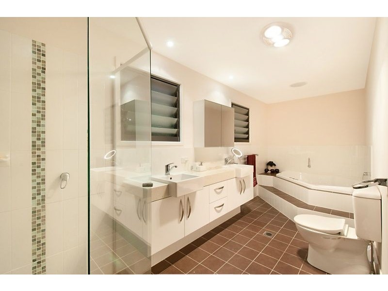 12 Parkes Ct, Reedy Creek QLD 4227