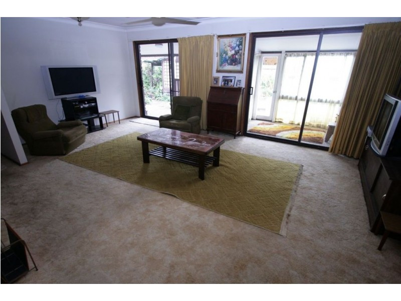 11 Homebush Dr, Robina QLD 4226