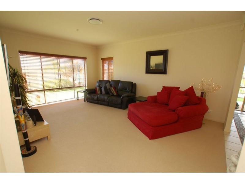 5 Belmont Drive, Varsity Lakes QLD 4227