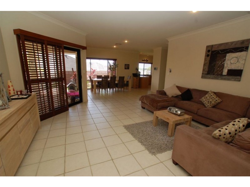 5 Belmont Drive, Varsity Lakes QLD 4227