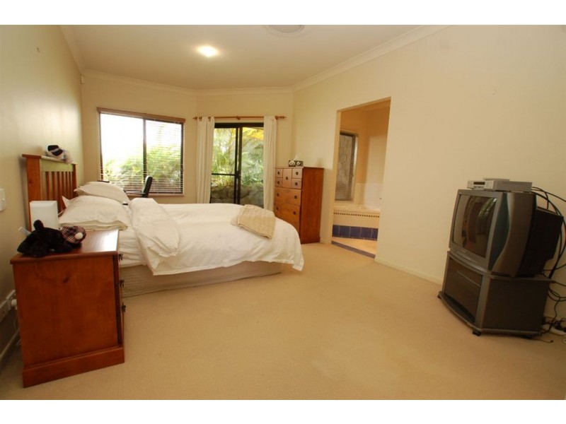5 Belmont Drive, Varsity Lakes QLD 4227