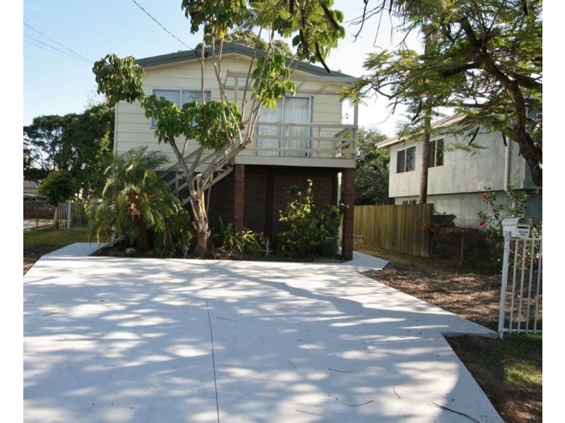 24 Ashton St, Labrador QLD 4215