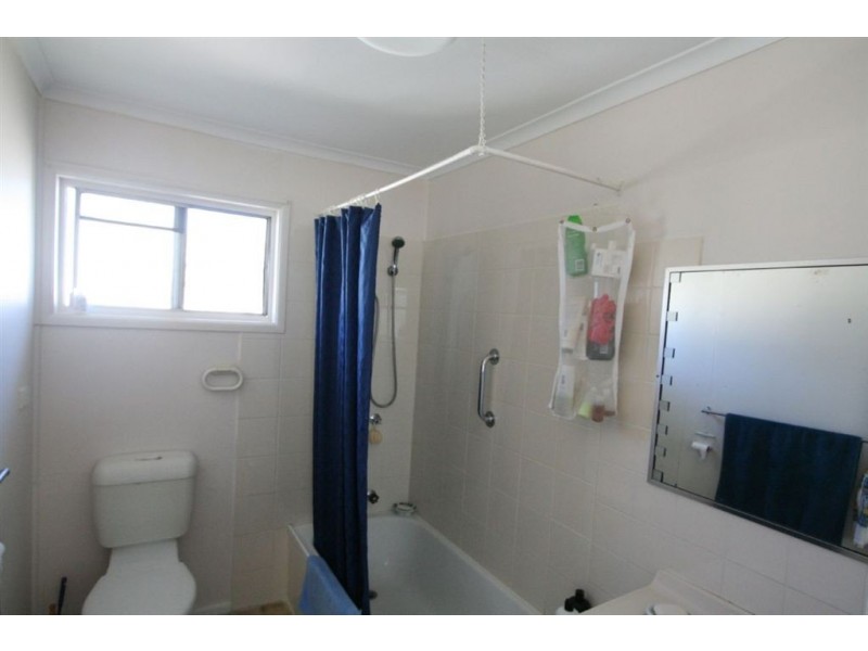 24 Ashton St, Labrador QLD 4215