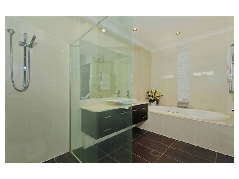 17 Castello Cct, Varsity Lakes QLD 4227