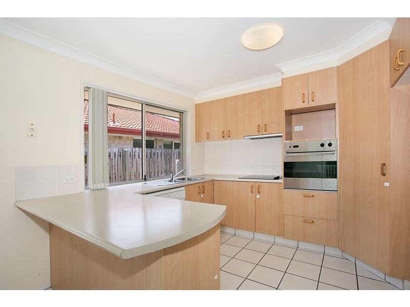 6 Tracey Cres, Varsity Lakes QLD 4227