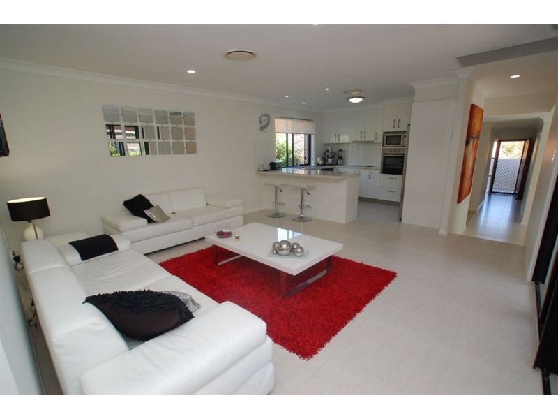 40 Pine Valley Drive, Varsity Lakes QLD 4227